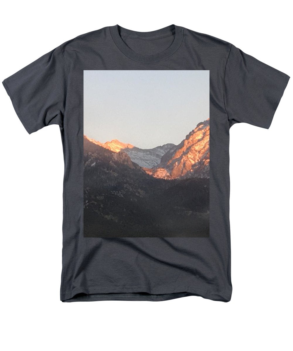 Winter Magic Hour Crestone - Men's T-Shirt (Regular Fit)