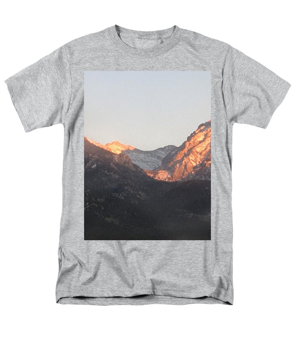 Winter Magic Hour Crestone - Men's T-Shirt (Regular Fit)