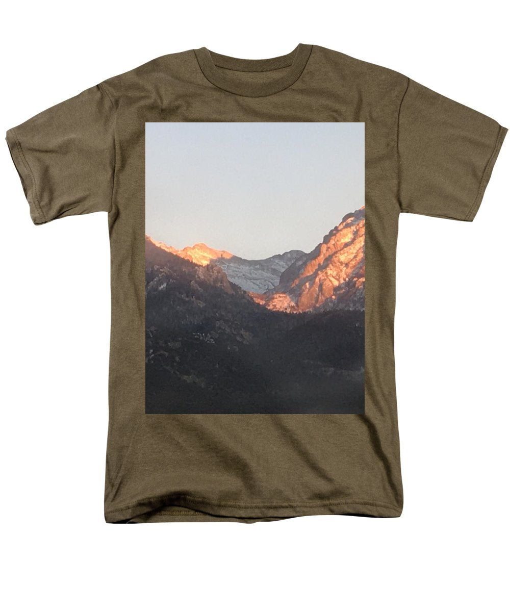 Winter Magic Hour Crestone - Men's T-Shirt (Regular Fit)