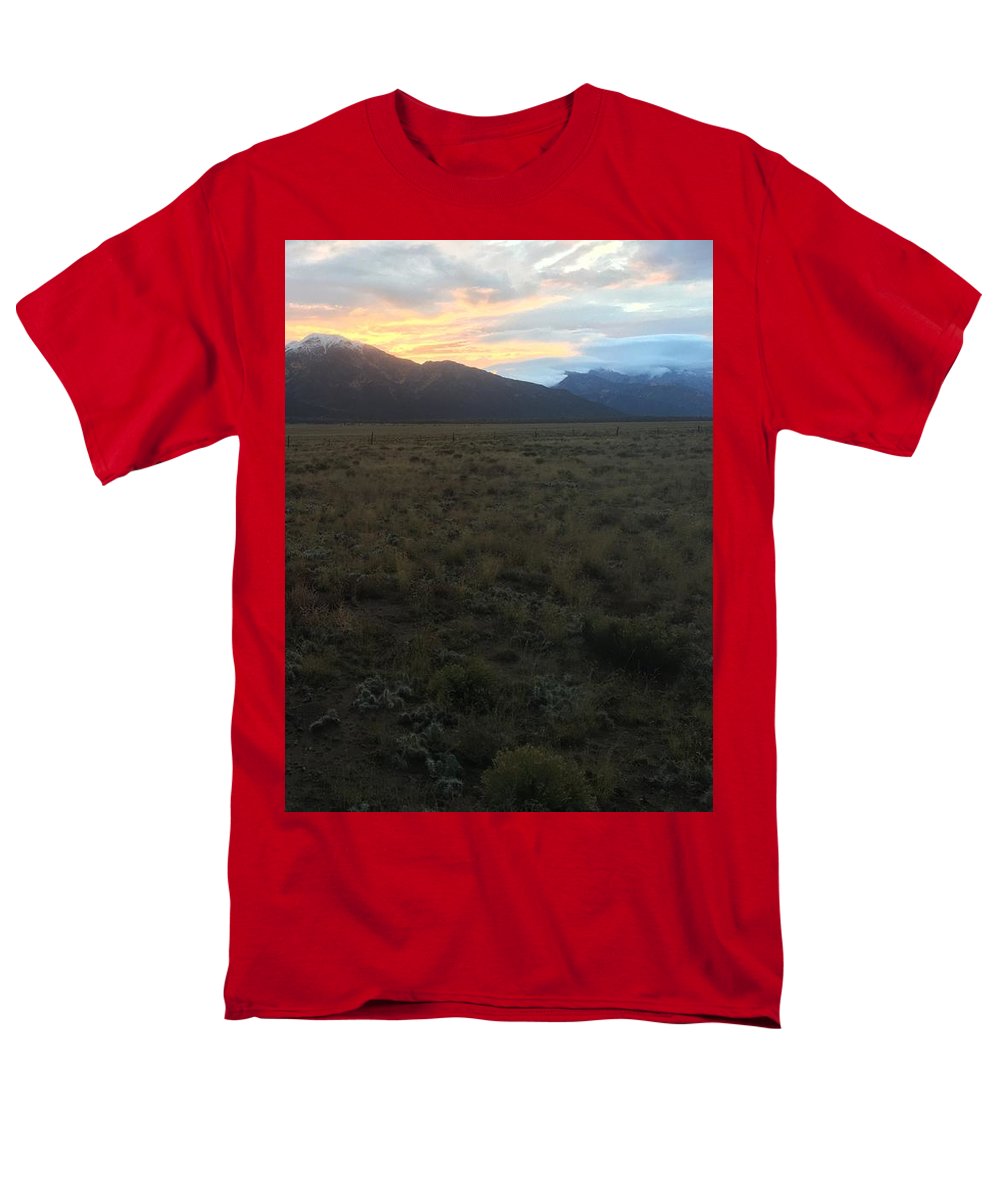 Snowy Morning Mists Crestone - Men's T-Shirt (Regular Fit)