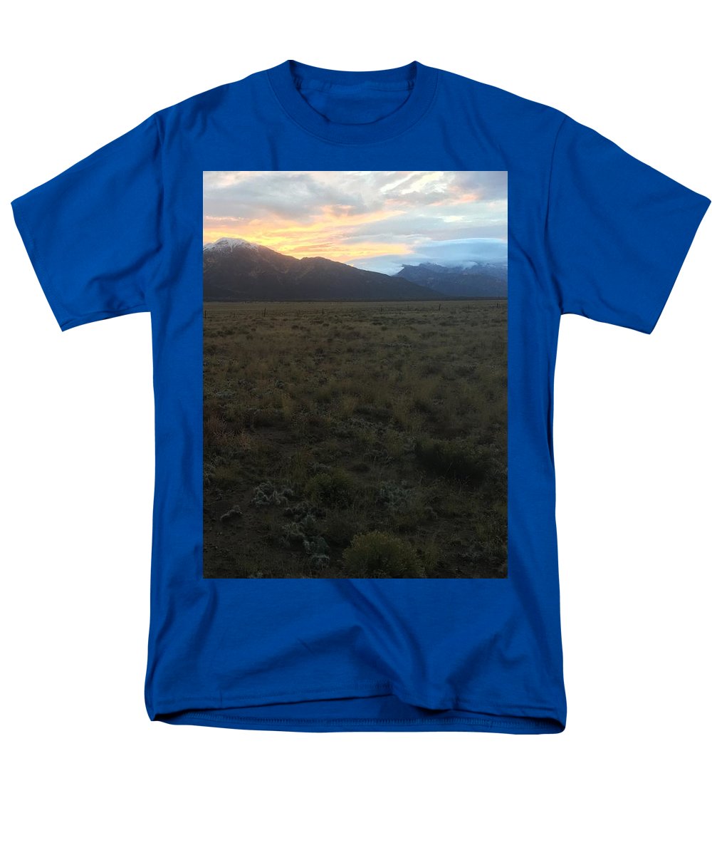 Snowy Morning Mists Crestone - Men's T-Shirt (Regular Fit)