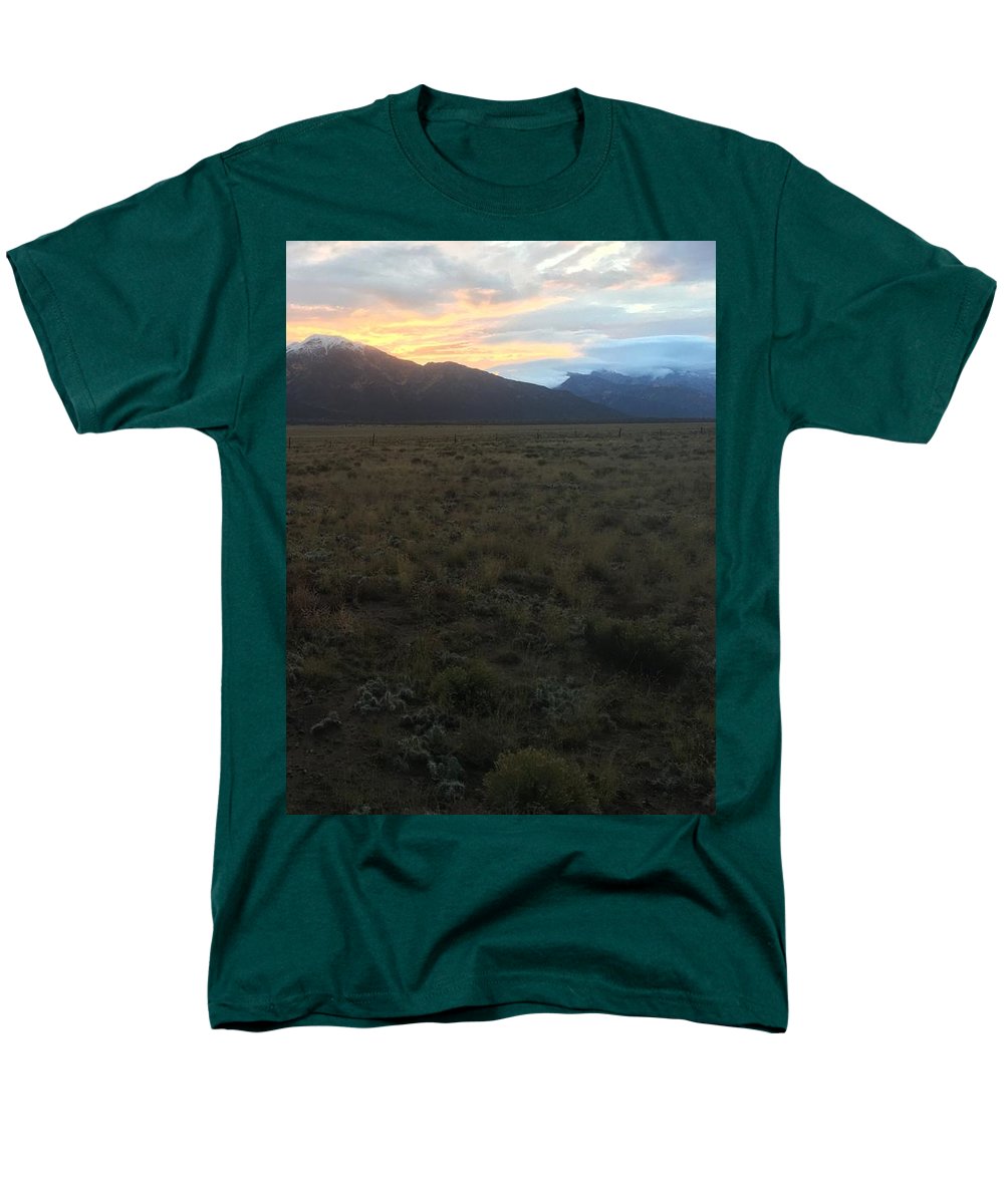 Snowy Morning Mists Crestone - Men's T-Shirt (Regular Fit)