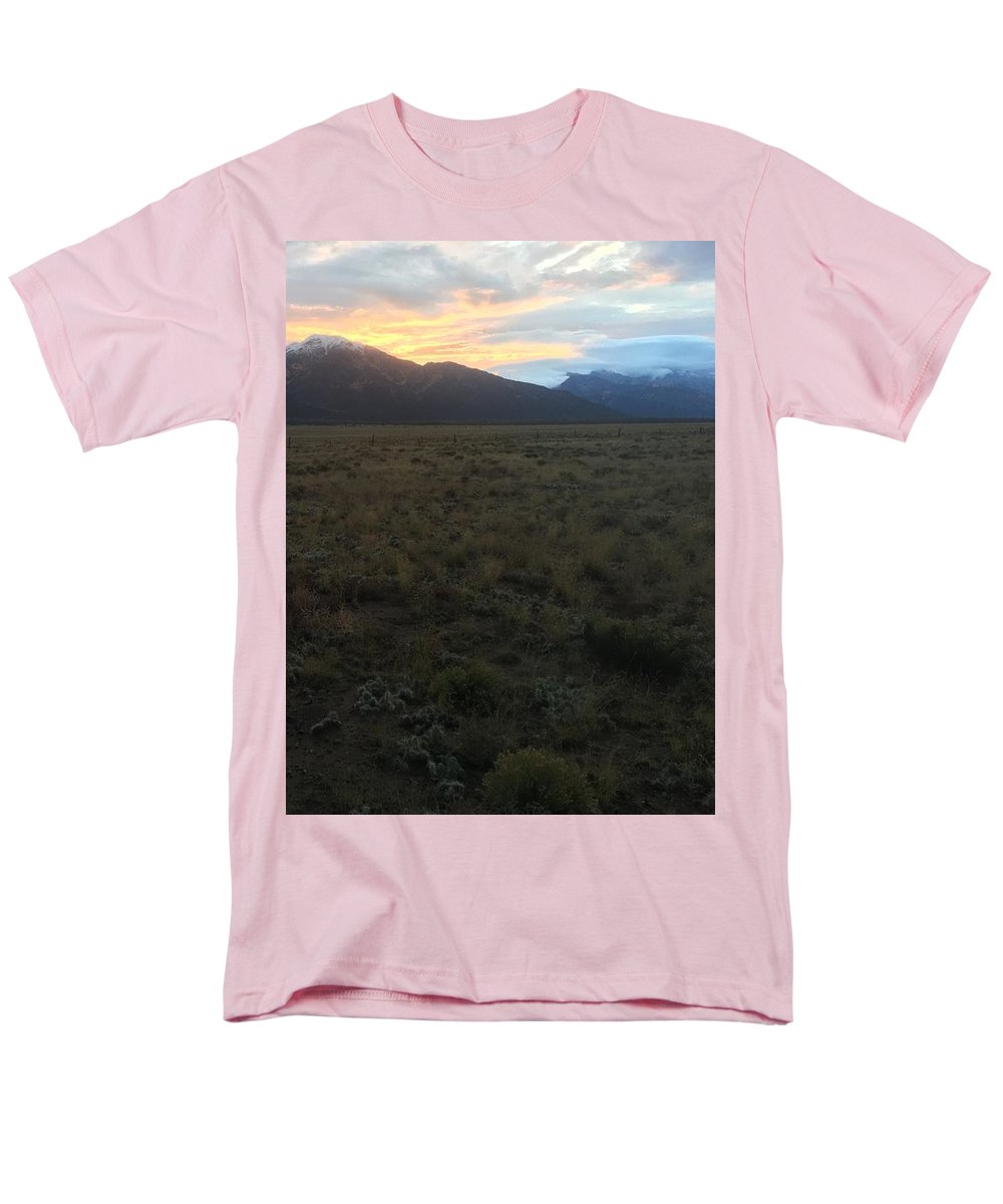 Snowy Morning Mists Crestone - Men's T-Shirt (Regular Fit)