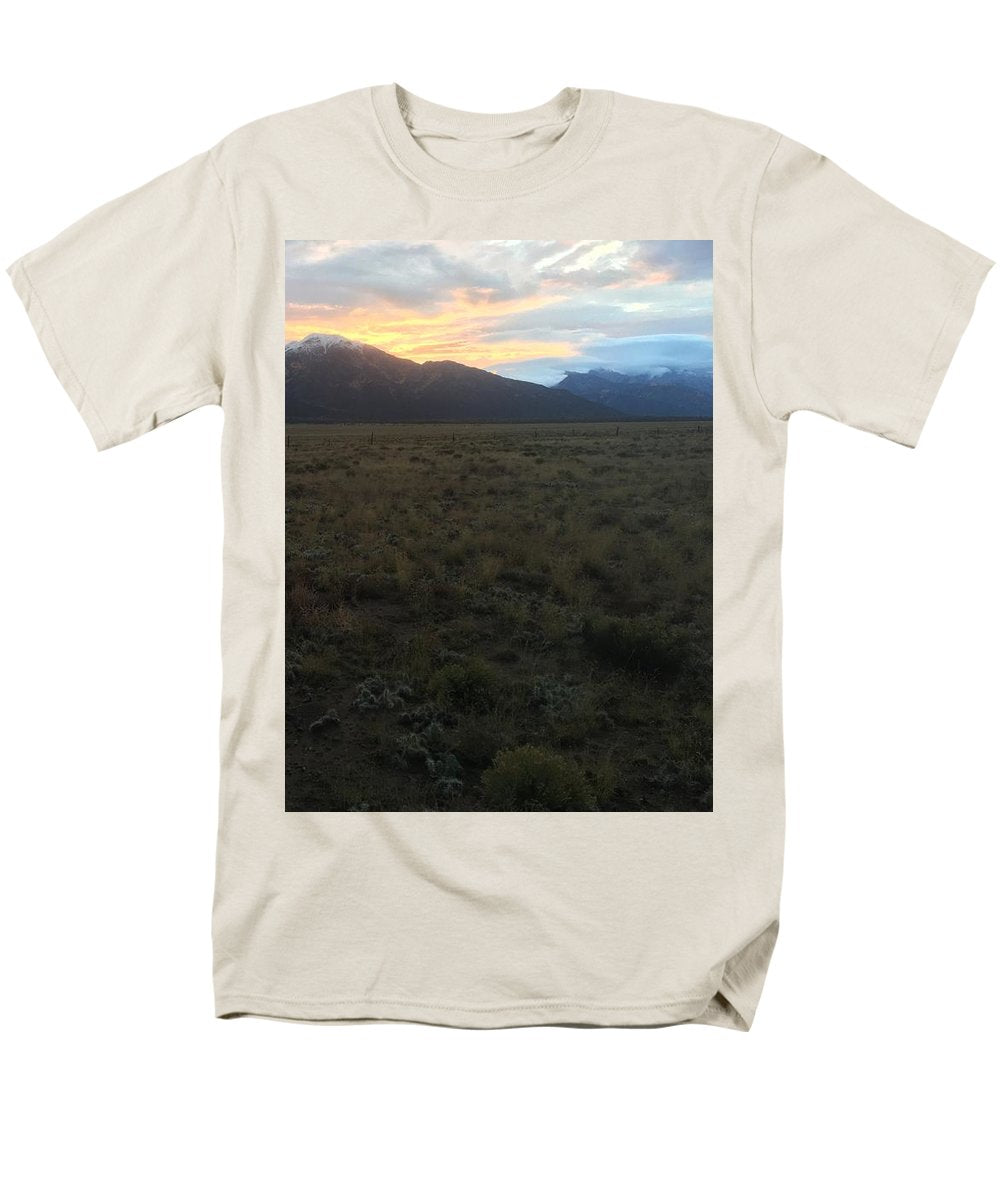 Snowy Morning Mists Crestone - Men's T-Shirt (Regular Fit)