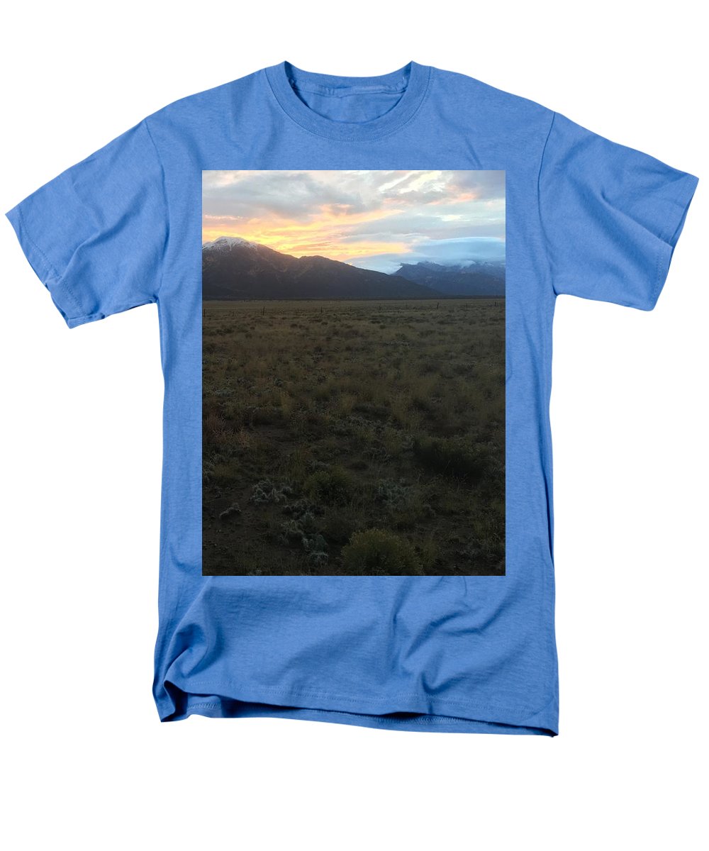 Snowy Morning Mists Crestone - Men's T-Shirt (Regular Fit)
