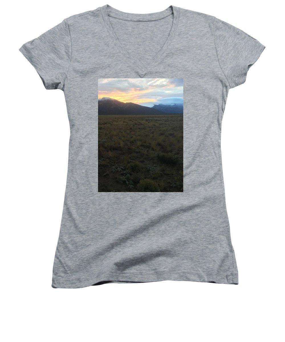 Snowy Morning Mists Crestone - Women's V-Neck