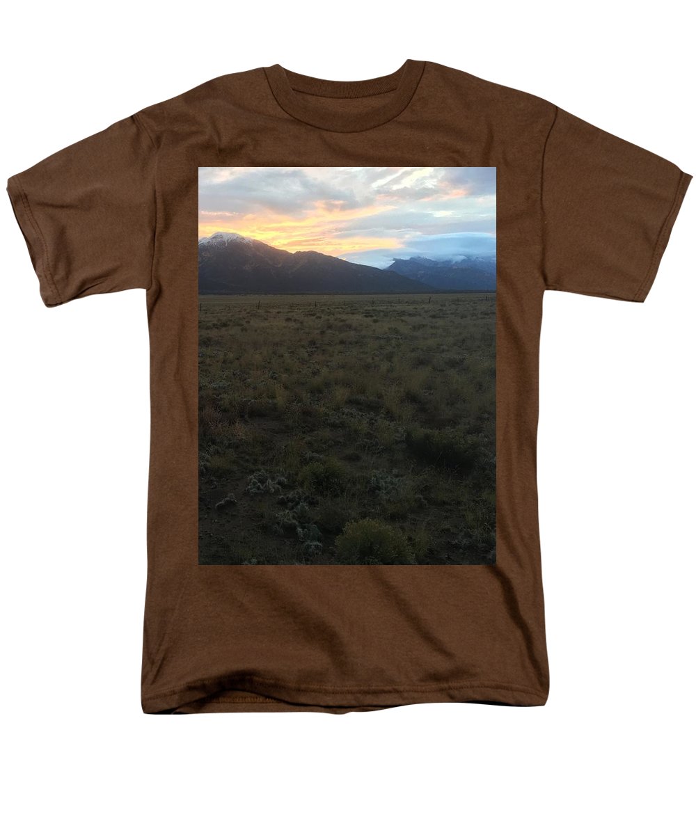 Snowy Morning Mists Crestone - Men's T-Shirt (Regular Fit)