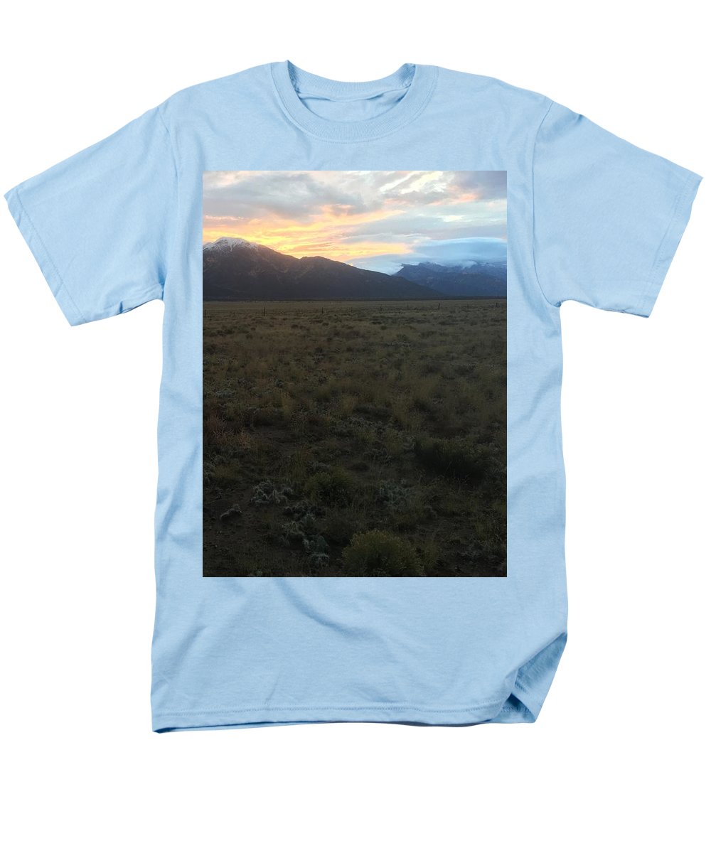 Snowy Morning Mists Crestone - Men's T-Shirt (Regular Fit)