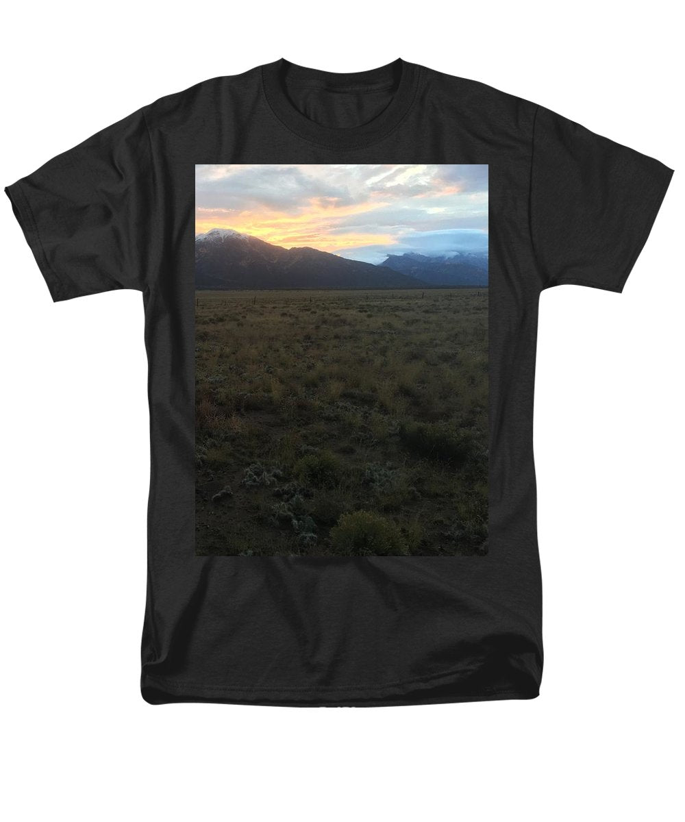 Snowy Morning Mists Crestone - Men's T-Shirt (Regular Fit)