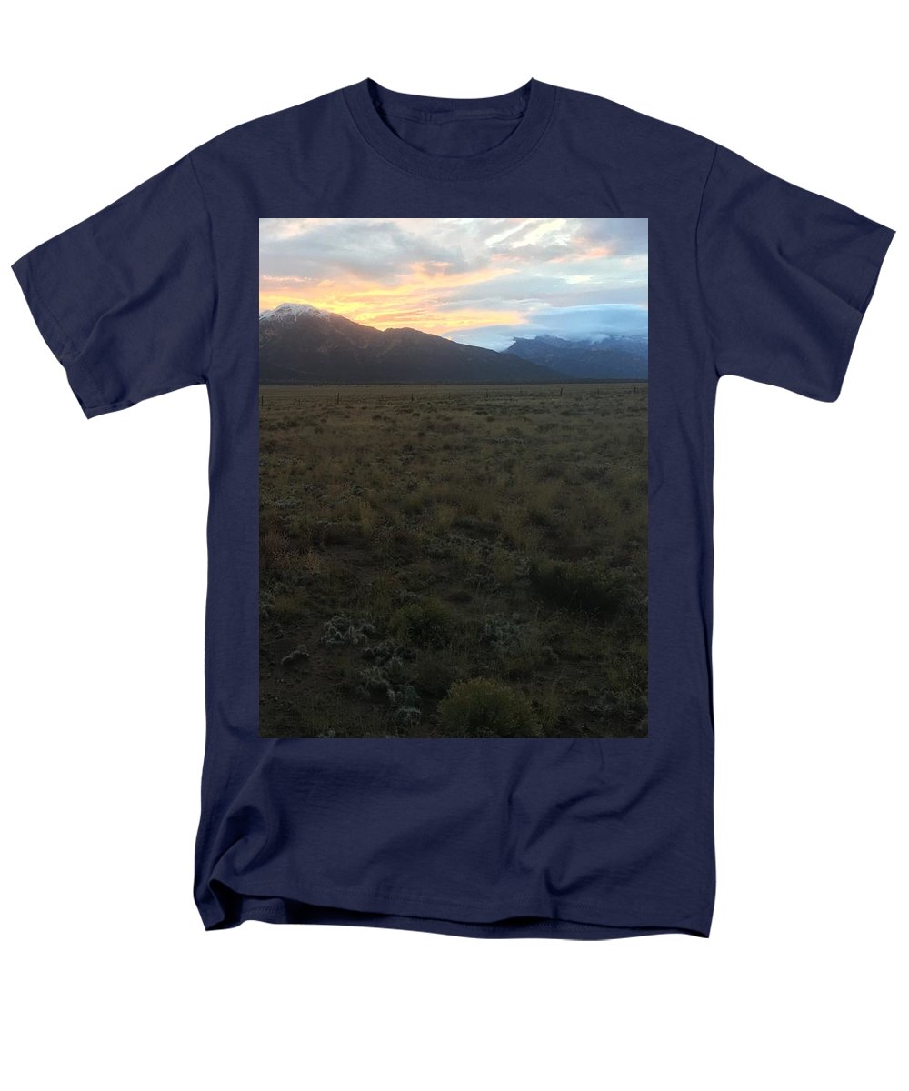 Snowy Morning Mists Crestone - Men's T-Shirt (Regular Fit)