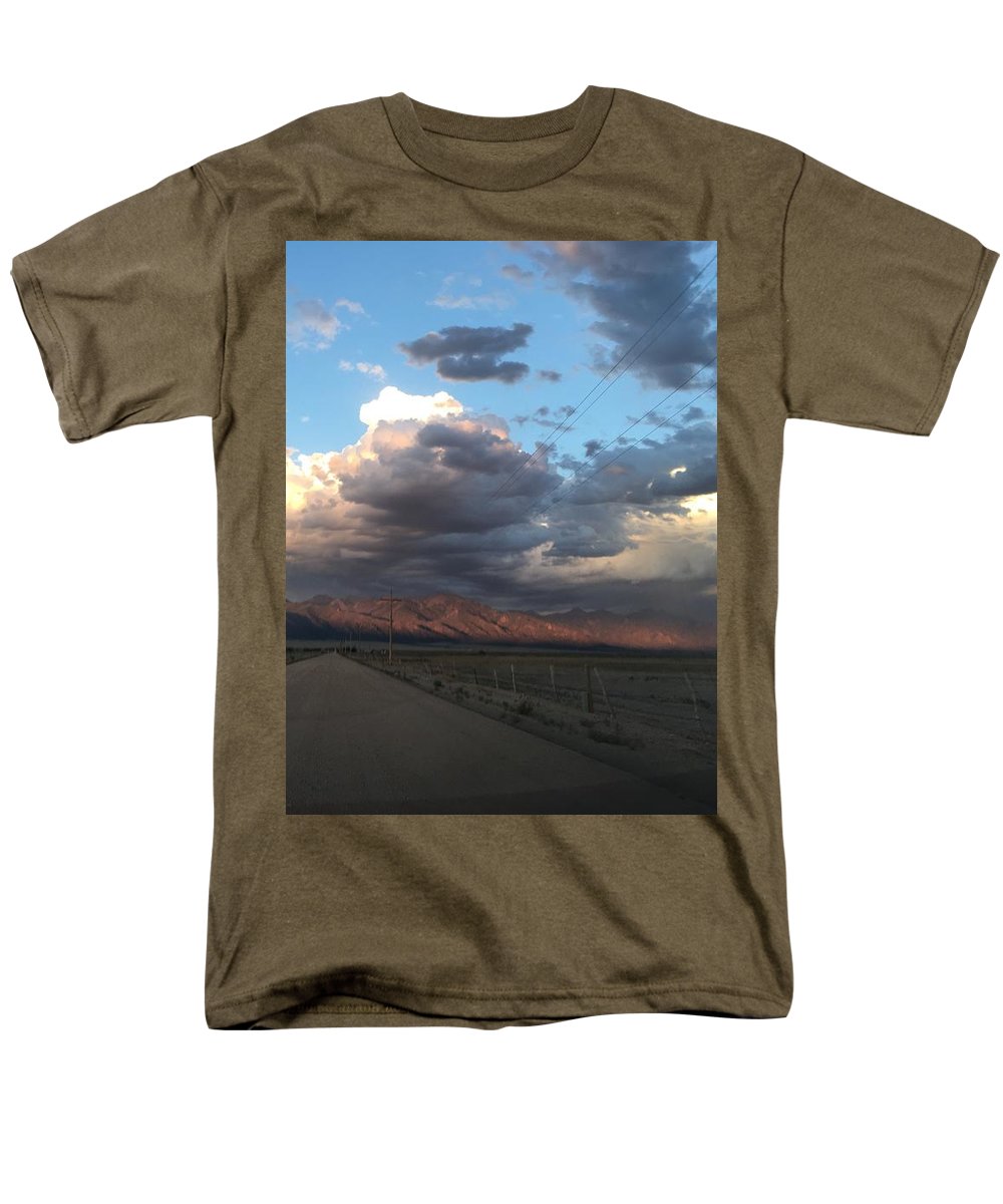 Summer Storm Sunset Crestone - Men's T-Shirt (Regular Fit)