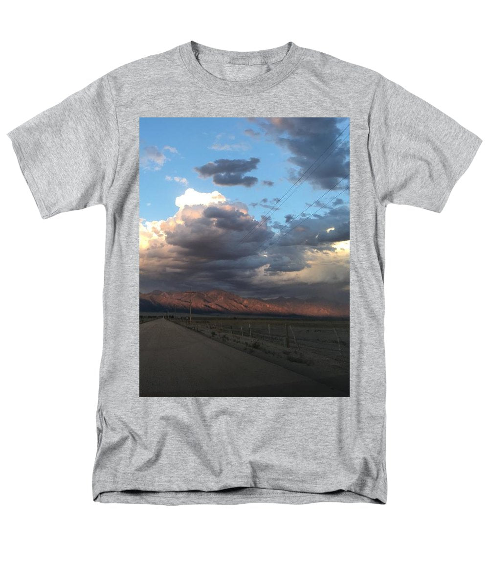 Summer Storm Sunset Crestone - Men's T-Shirt (Regular Fit)