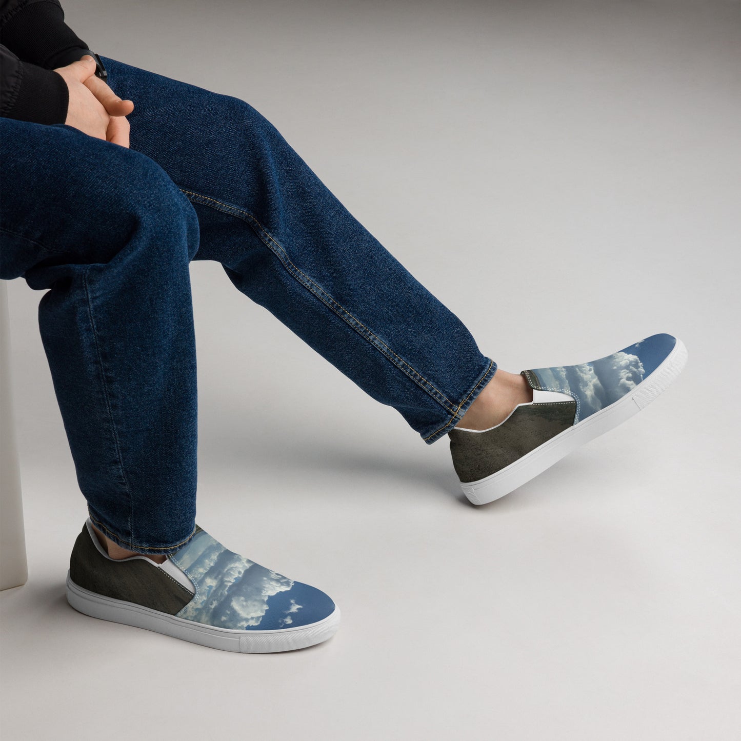 MEN'S SLIP-ON CANVAS SHOES