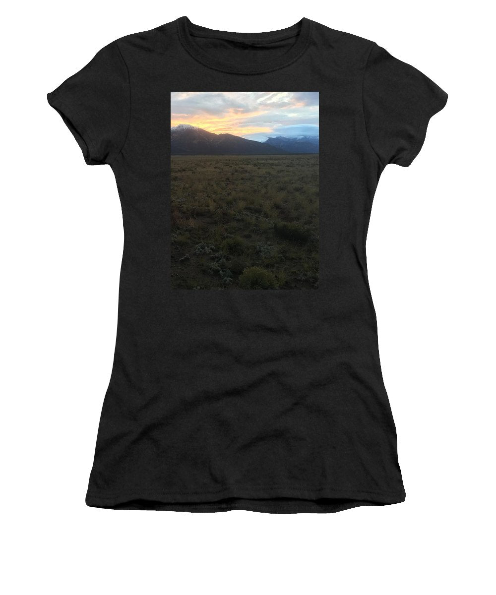 Snowy Morning Mists Crestone - Women's T-Shirt