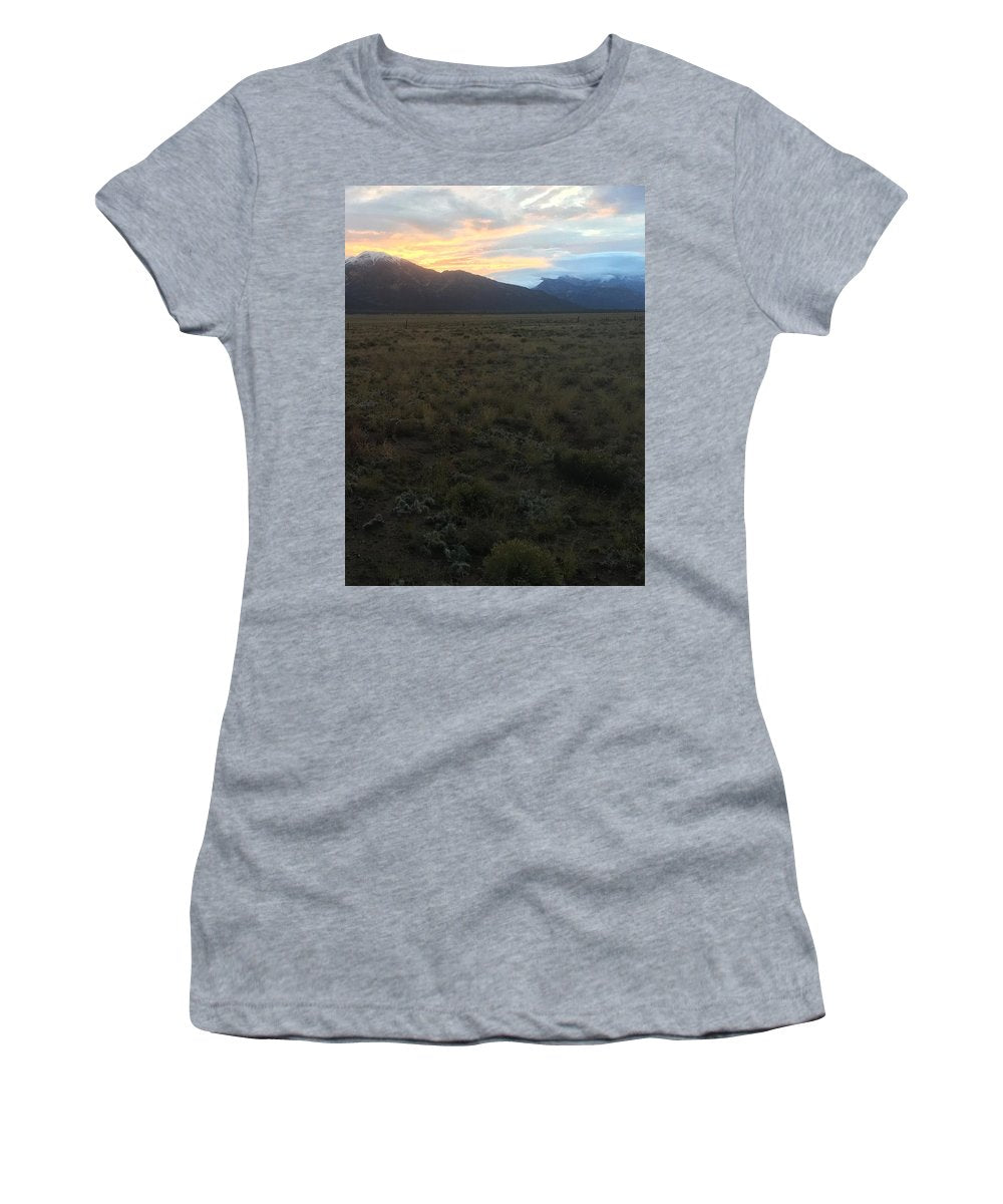 Snowy Morning Mists Crestone - Women's T-Shirt