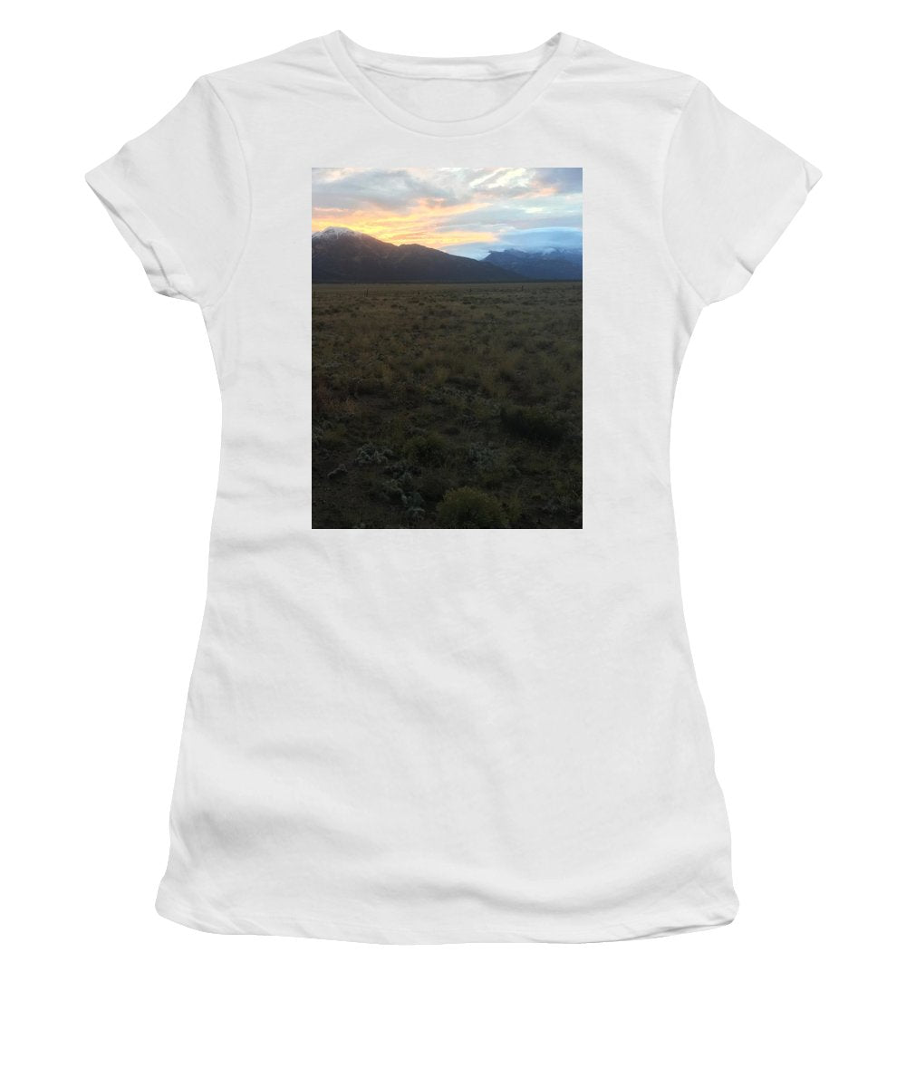 Snowy Morning Mists Crestone - Women's T-Shirt