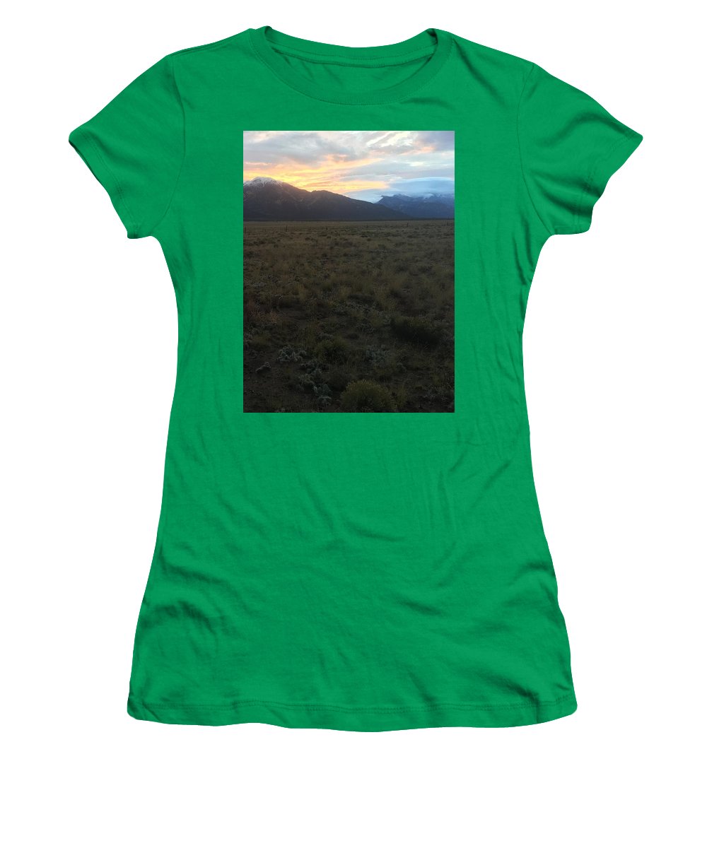 Snowy Morning Mists Crestone - Women's T-Shirt