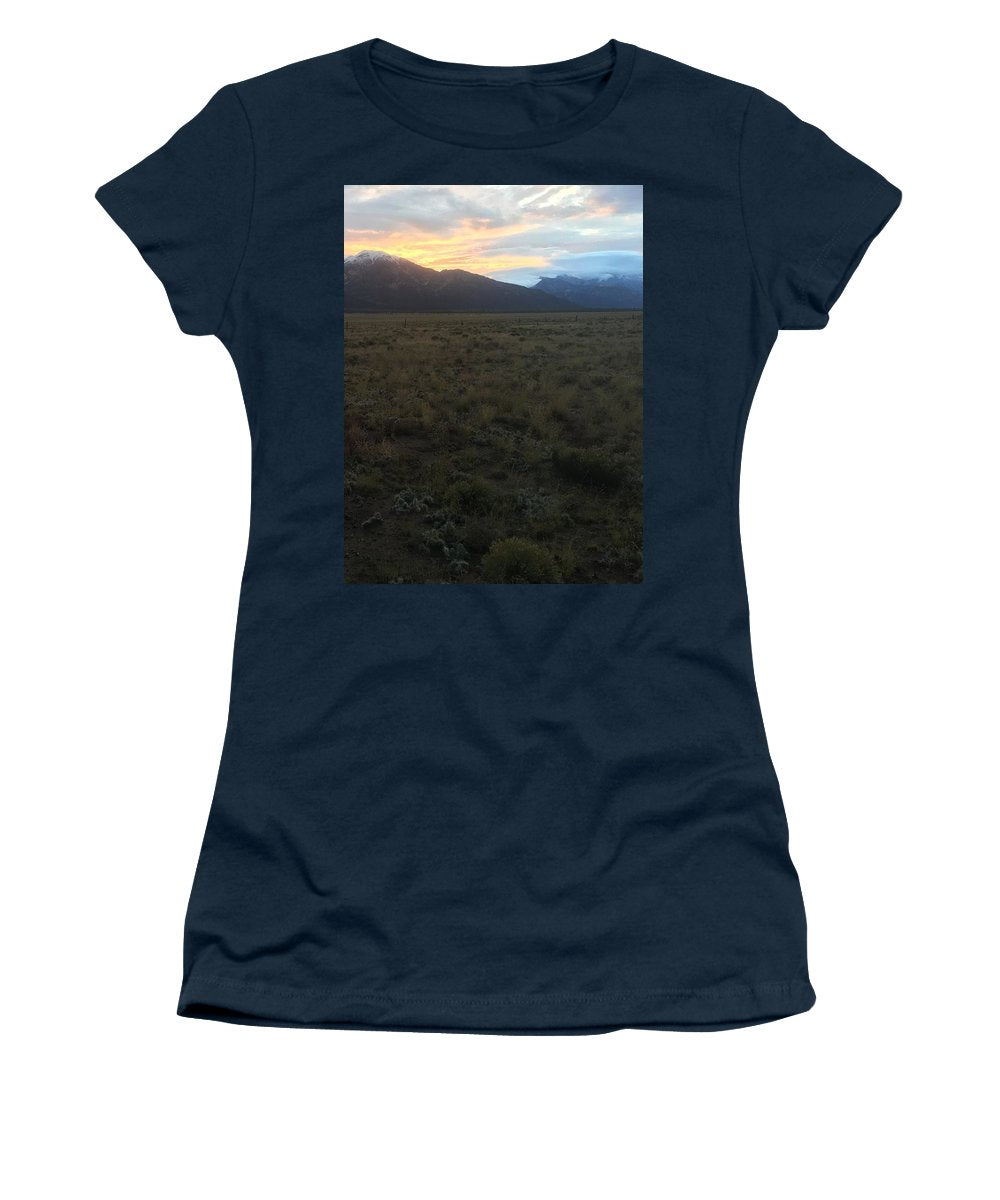 Snowy Morning Mists Crestone - Women's T-Shirt