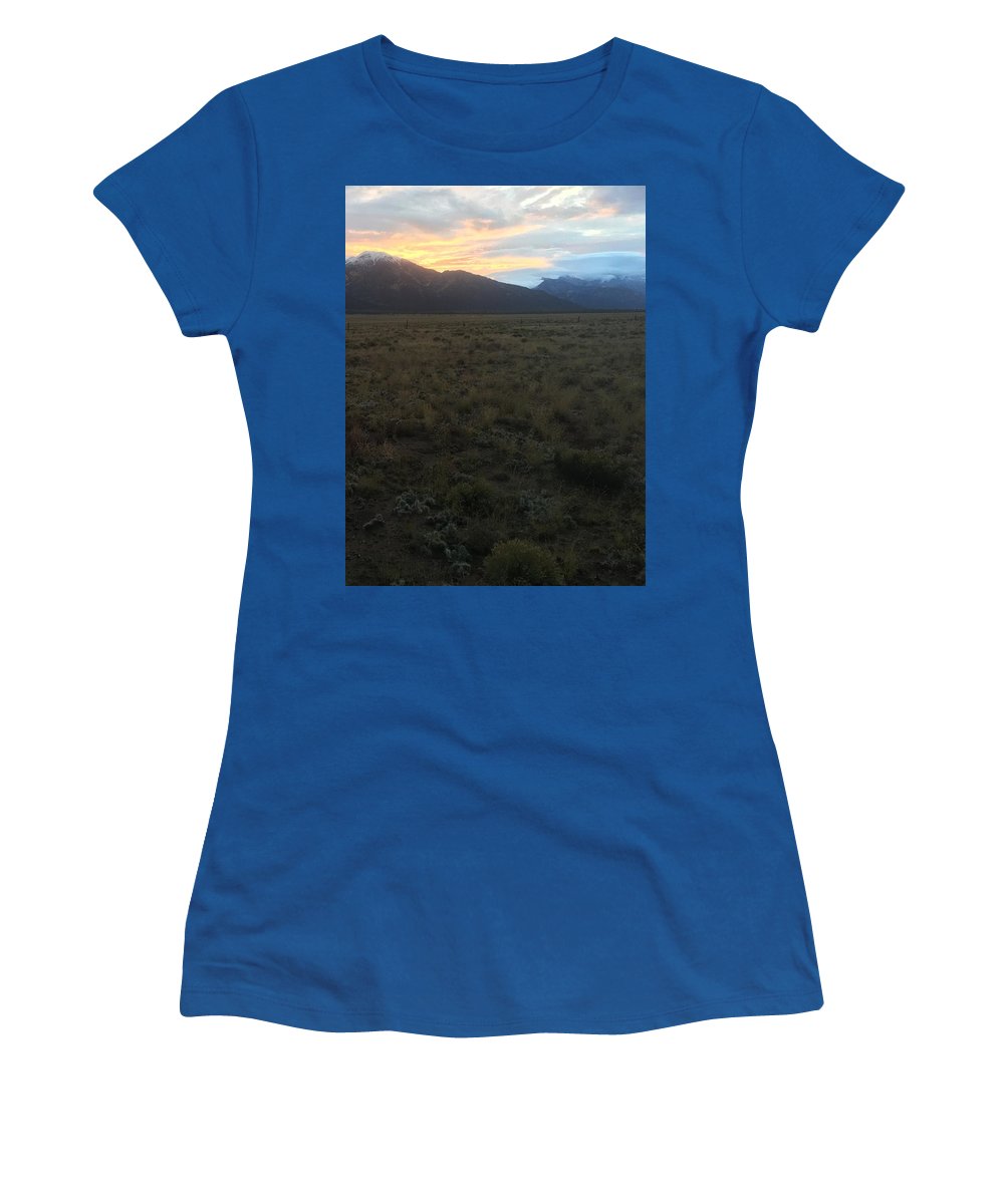 Snowy Morning Mists Crestone - Women's T-Shirt