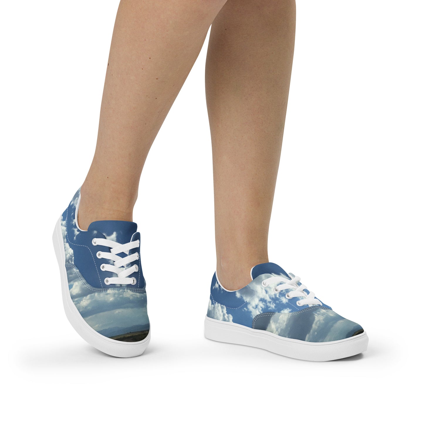 Women’s lace-up canvas shoes